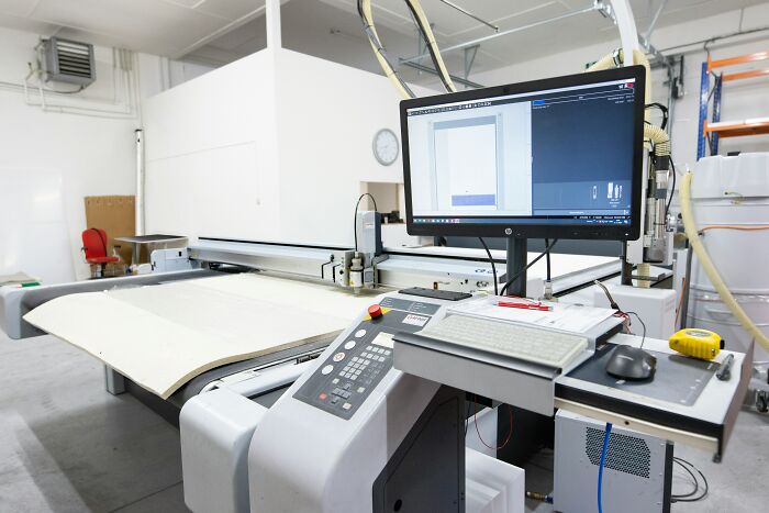 Jobs That AI Just Can’t Steal (Yet!) — People Spill the Tea