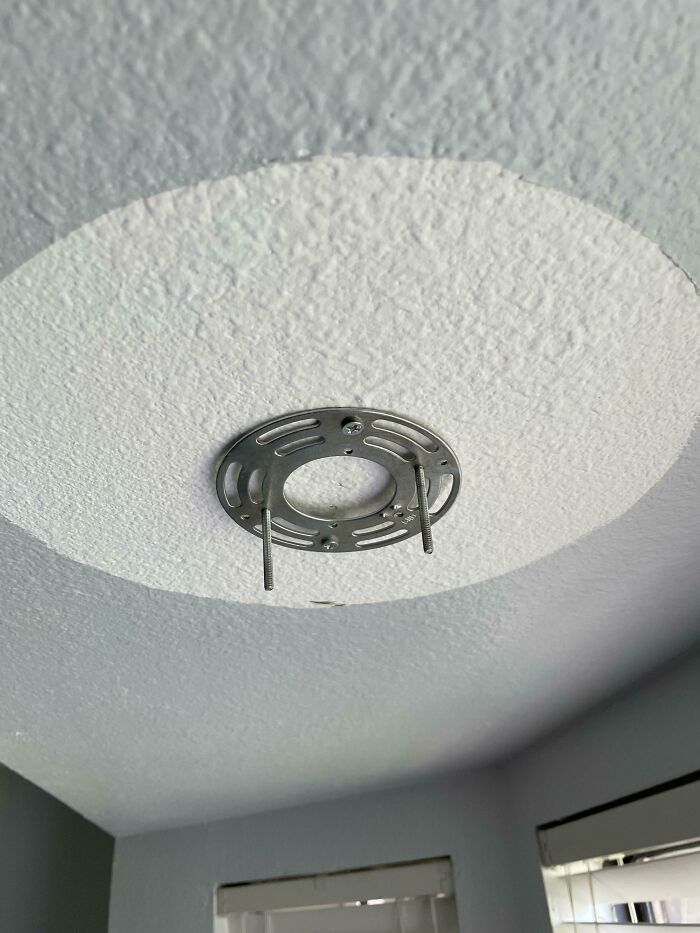 Bought a House Last Year. This Light Never Worked and Guess Why!