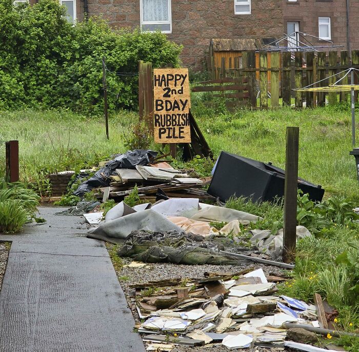 Neighbor vs. Rubbish: No One Moves