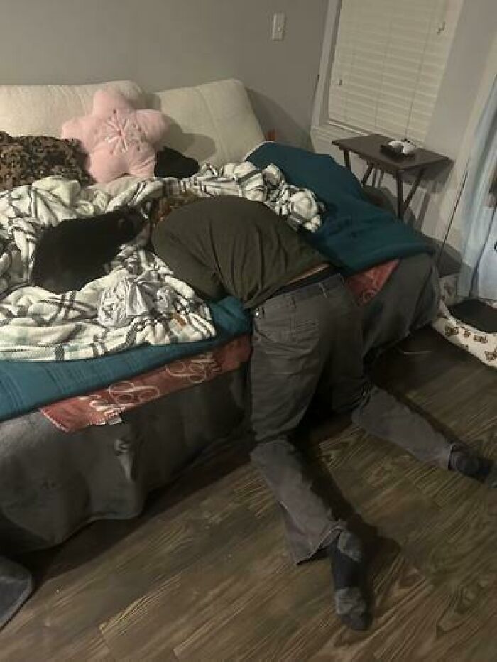 The 79 Most Ridiculous Sleeping Positions People Caught Their Partners In