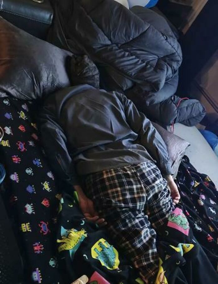 The 79 Most Ridiculous Sleeping Positions People Caught Their Partners In