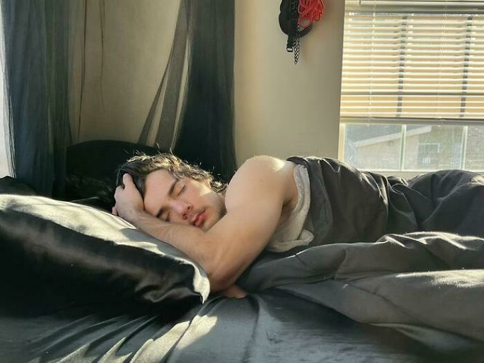 The 79 Most Ridiculous Sleeping Positions People Caught Their Partners In