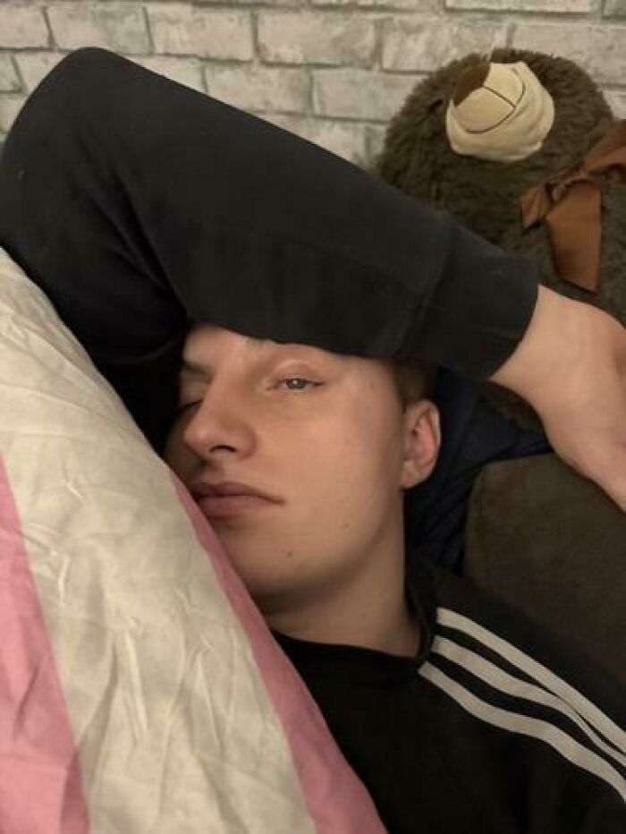 The 79 Most Ridiculous Sleeping Positions People Caught Their Partners In