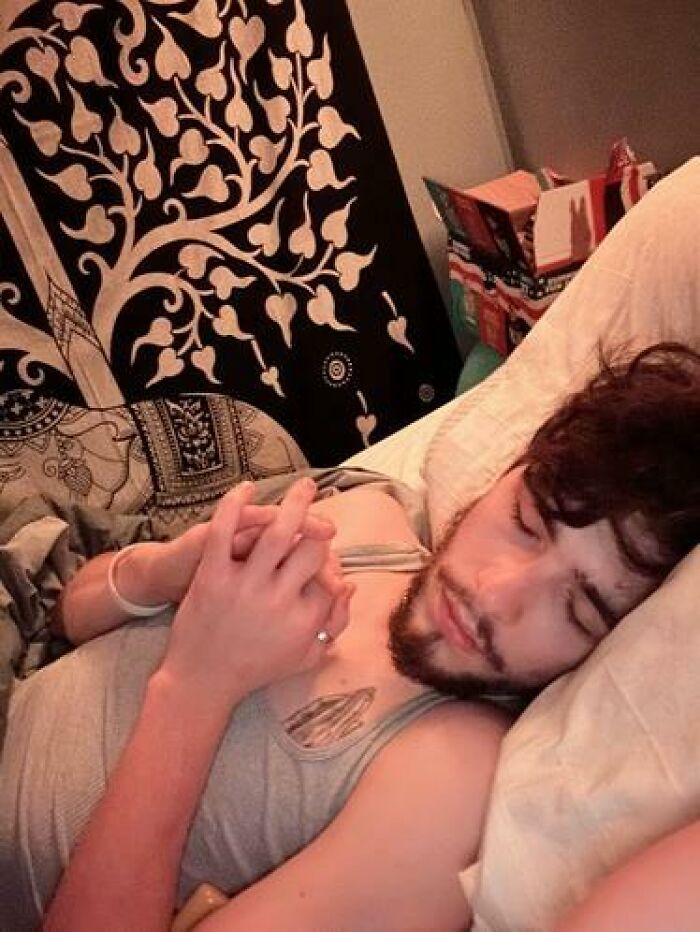 The 79 Most Ridiculous Sleeping Positions People Caught Their Partners In