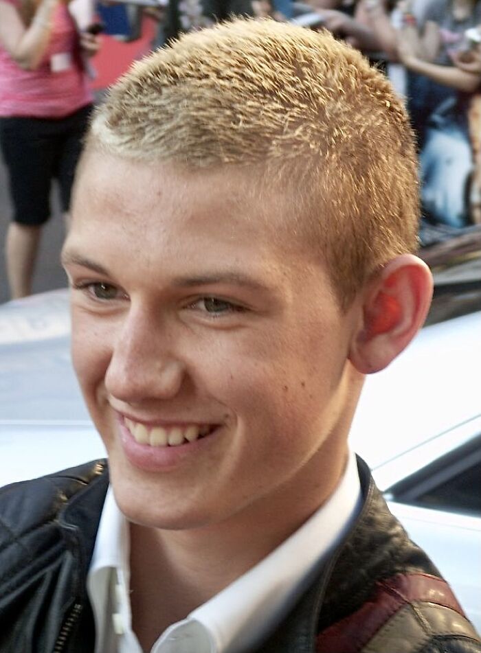 Alex Pettyfer: From Kid Model to Action Star, 36