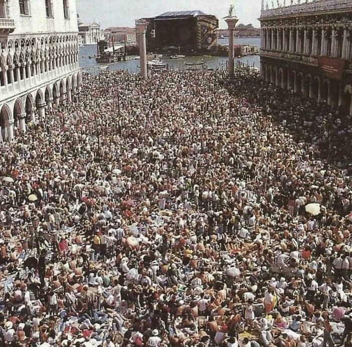 Pink Floyd’s Venice Concert With 200,000 Fans (1989)