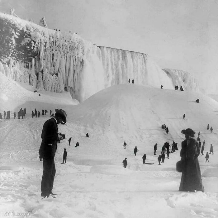 Frozen Niagara Falls in 1911: Nature's Blocked Pipe