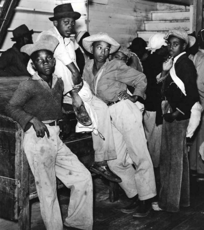 Cotton Pickers Waiting for Pay in Mississippi, 1939