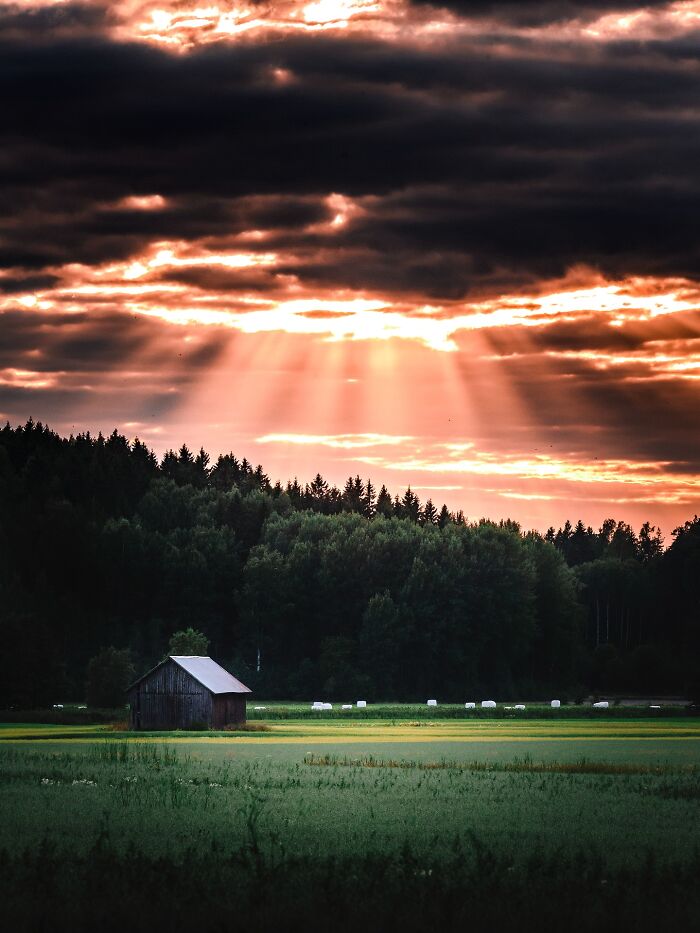 Wait, They Actually Took Pictures THIS Stunning of Finland's Northern Lights?