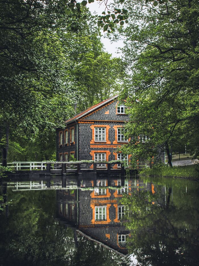 Wait, They Actually Took Pictures THIS Stunning of Finland's Northern Lights?