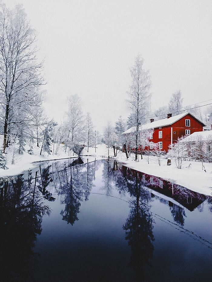 Wait, They Actually Took Pictures THIS Stunning of Finland's Northern Lights?