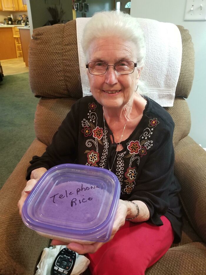 LOL! 45 Elders Who Prove Age Just Makes Humor Wilder