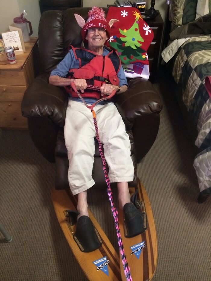 LOL! 45 Elders Who Prove Age Just Makes Humor Wilder