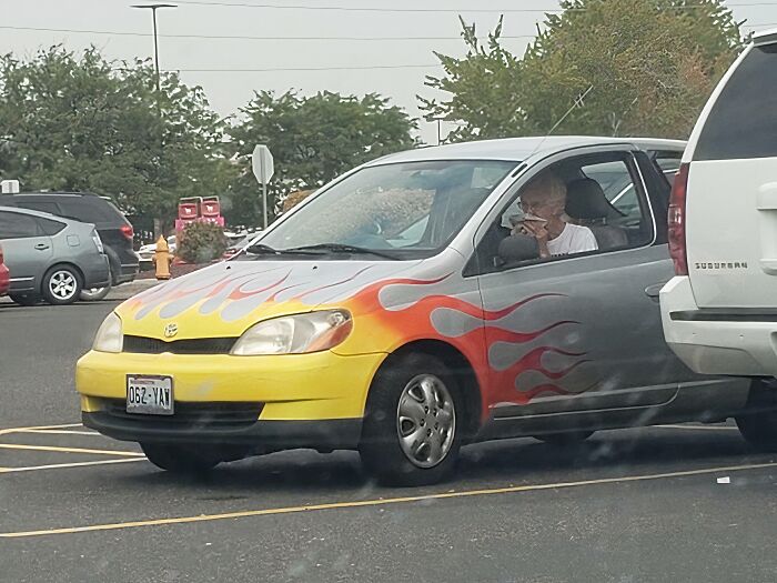 LOL! 45 Elders Who Prove Age Just Makes Humor Wilder