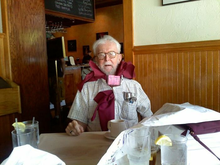 LOL! 45 Elders Who Prove Age Just Makes Humor Wilder