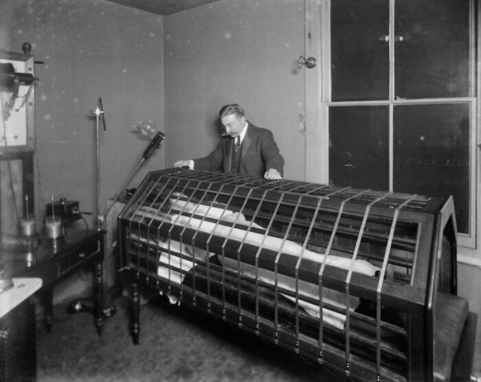 The Electric Bath: 1900s Light Show Cure