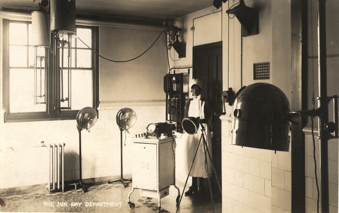 Sun-Ray Department: Light Therapy From the Roaring ’20s