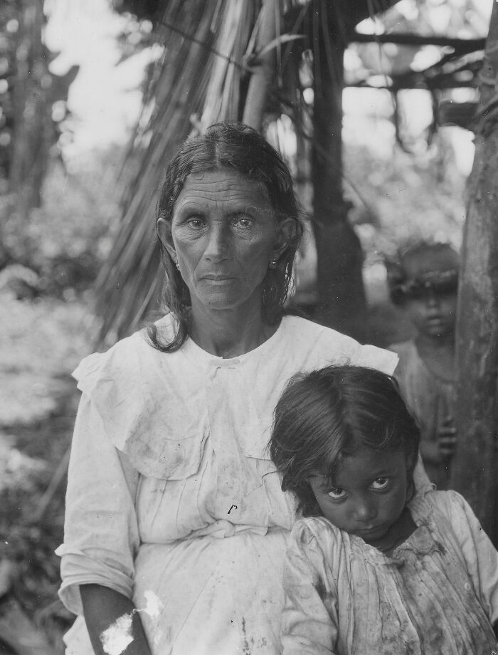 Cuban Mother and Kiddo, 1919
