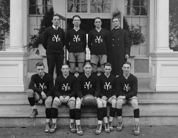 Yankee Basketball Squad, 1920