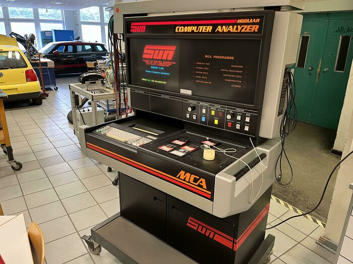 Ancient Diagnostic Computer Still Working – 1991 Tech Magic