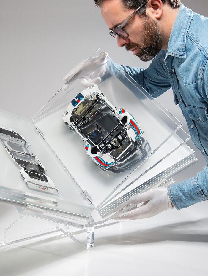 Spatial Book – Real Objects Turn Into Flat Magic