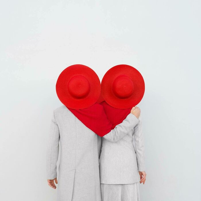 In A Hat-Beat – Wild Photos with Paper and Imagination