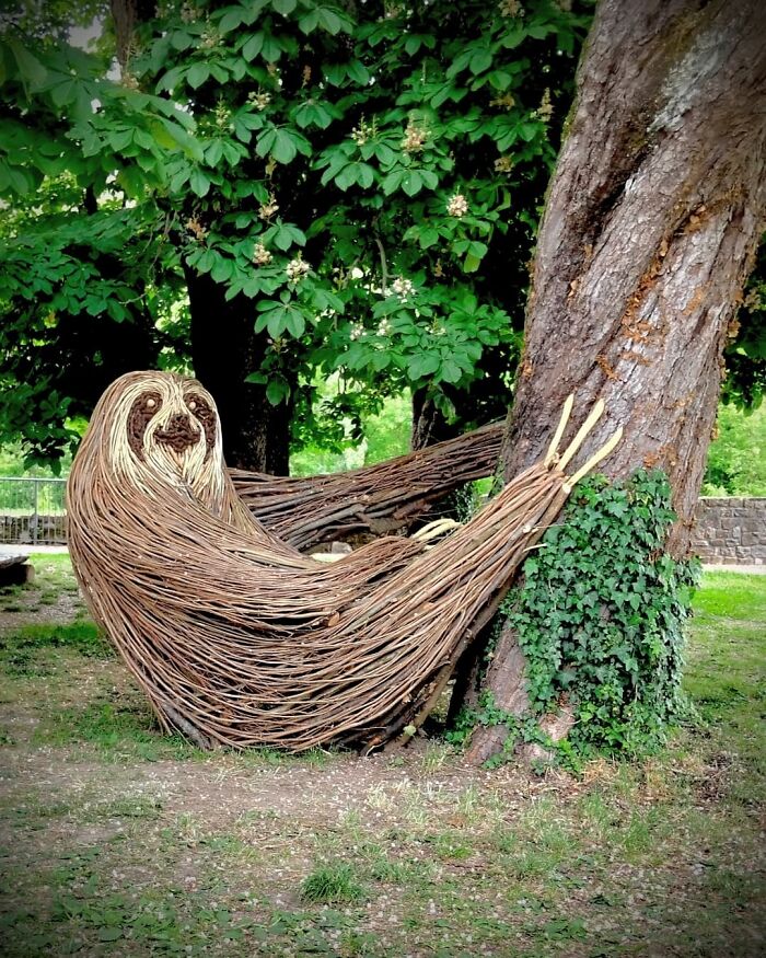 Praise To Slowness – Giant Animal Sculptures from Branches