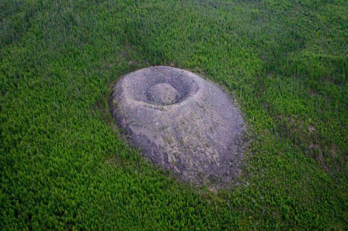 A Siberian Crater That Looks Like It’s Straight Outta A Sci-Fi Horror Movie