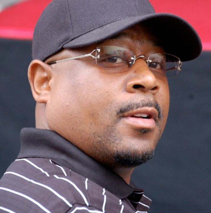 Martin Lawrence: From Boxing Gloves to Comedy Mic