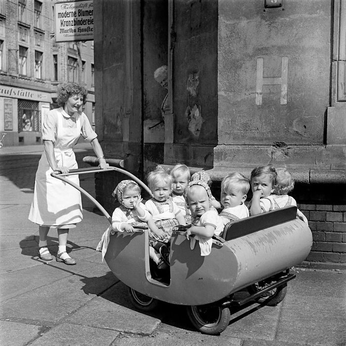 Berlin Moments by Thomas Billhardt, 1960s