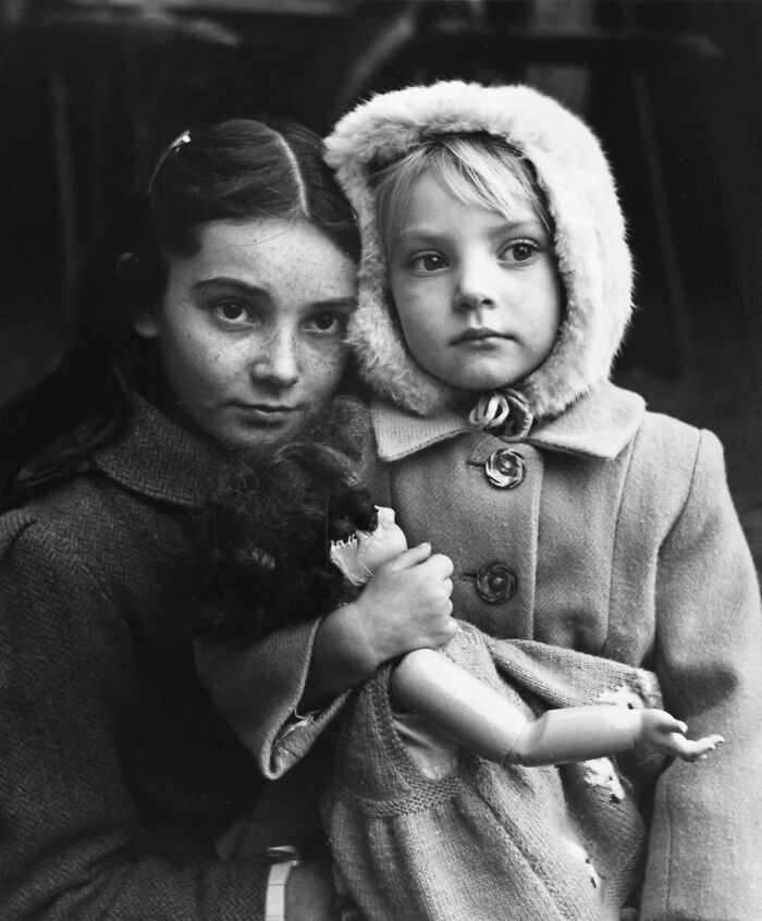 Little Girls & Doll by Janine Niépce, 1949