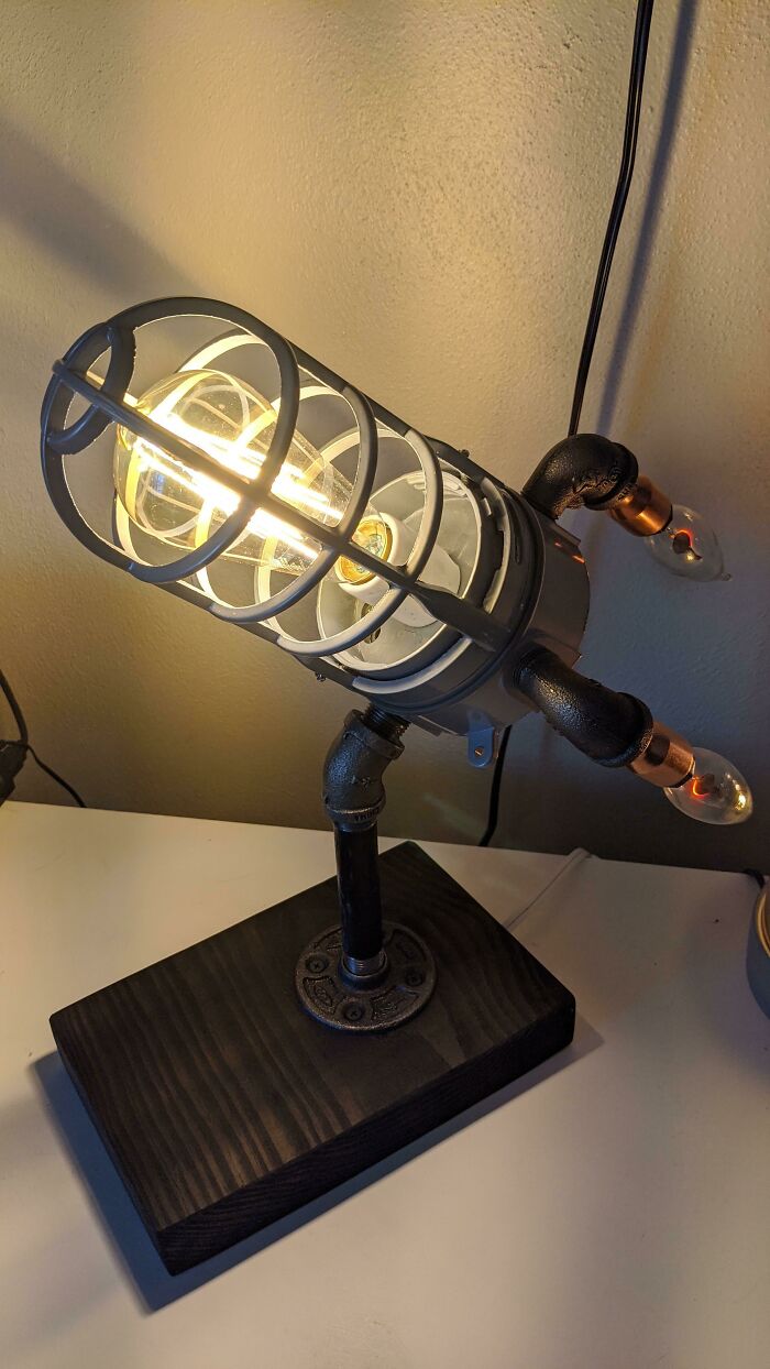 Made a Rocket Lamp Inspired by Reddit’s Viral Design