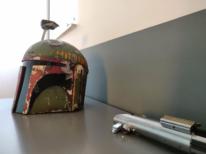 Made a Boba Fett Helmet Out of 94% Cardboard—Light as Air and Looks Boss