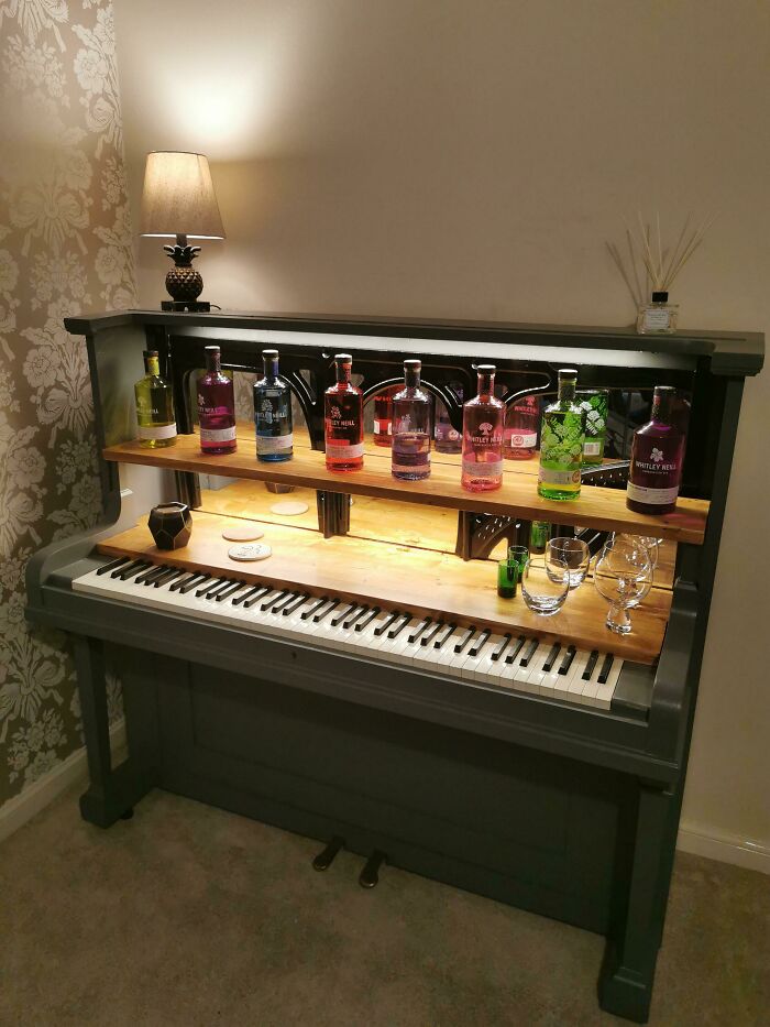 Turned an Old Piano Into a Gin Bar—Classy Upcycling Alert!