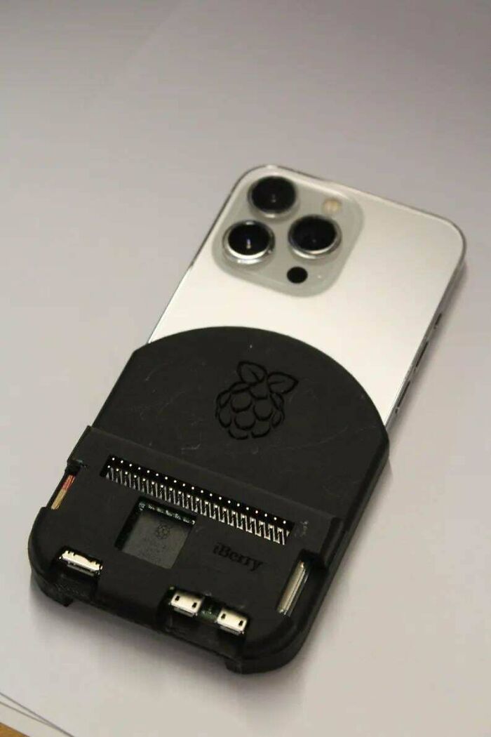 Made an iPhone 13 Pro Case That Holds a Raspberry Pi Zero 2 W for Pocket Power