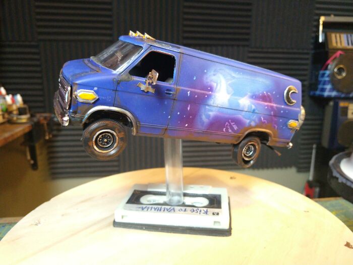 Made a Miniature Van Inspired by the Movie Onward Using Model Kits and 3D Printing