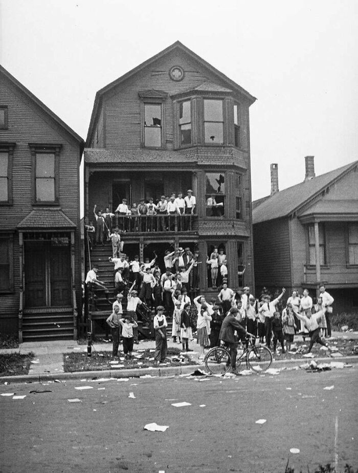 Not-So-Fun Summer: Vandalized Black Homes in Chicago, 1919