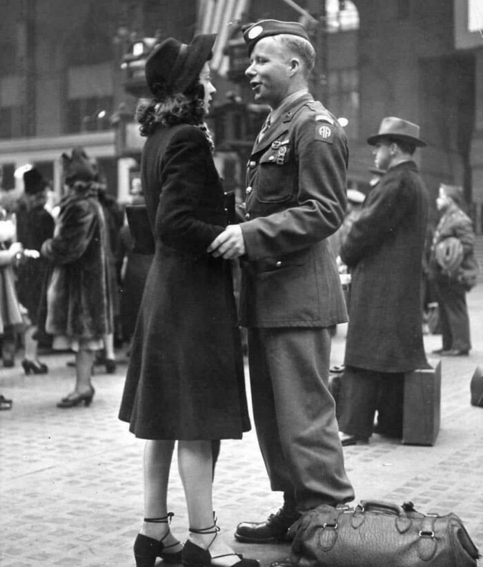 82nd Airborne Paratrooper Says Goodbye to His Gal at Penn Station, 1943