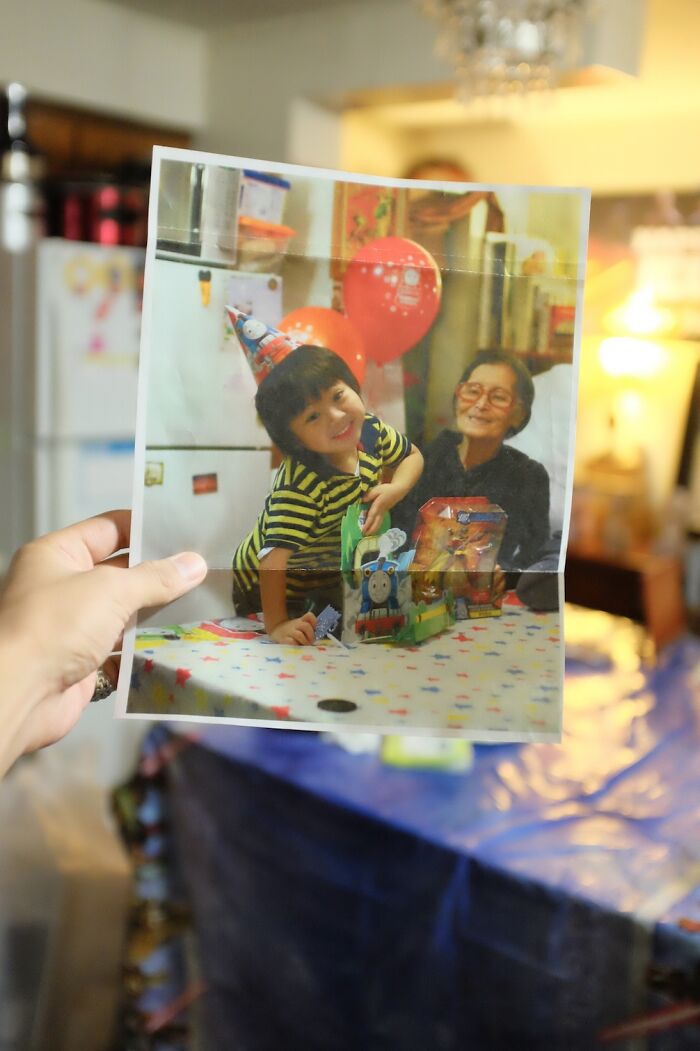 These 40 Photos Are Time-Traveling Magic—People Recreated Old Memories Right Where They Happened