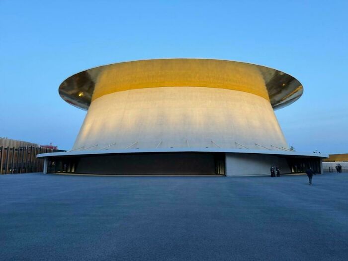 Sky Hole?! Nope, Just A Tricky Building Illusion
