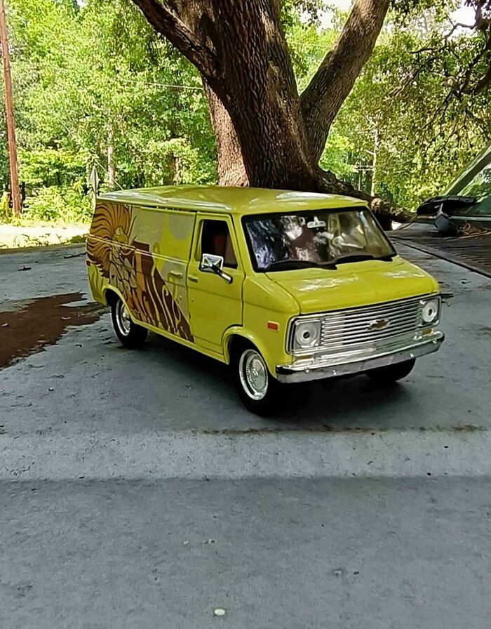 Wait, How Did These Photos Trick Our Brains? Perspective Magic Inside!