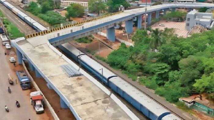 Oops! 7 Engineers Suspended After Building a Bridge with a Wild 90-Degree Turn