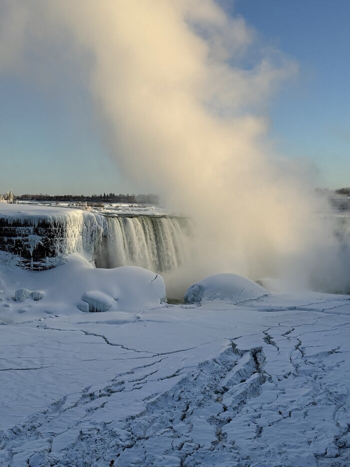 35 Jaw-Dropping Frozen Niagara Falls Photos That Make Winter Look Like Magic