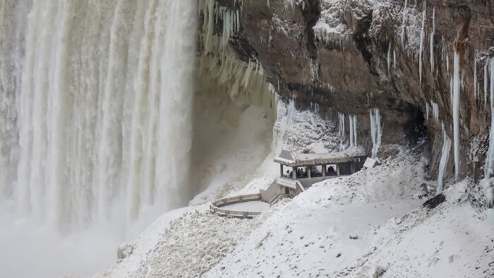 35 Jaw-Dropping Frozen Niagara Falls Photos That Make Winter Look Like Magic