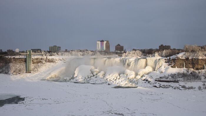 35 Jaw-Dropping Frozen Niagara Falls Photos That Make Winter Look Like Magic