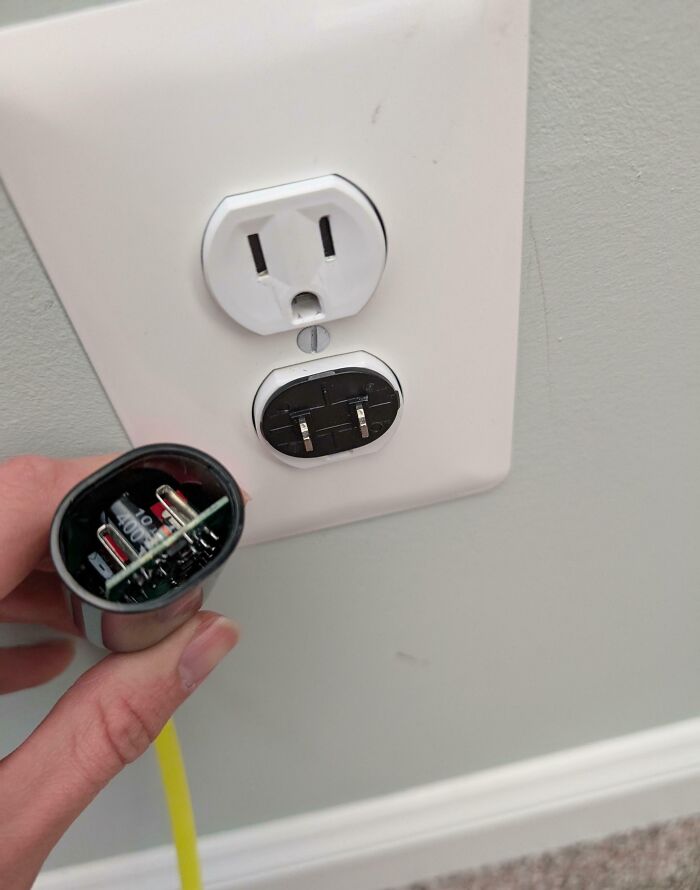 USB Charger Broke Off Inside the Wall Like a Boss