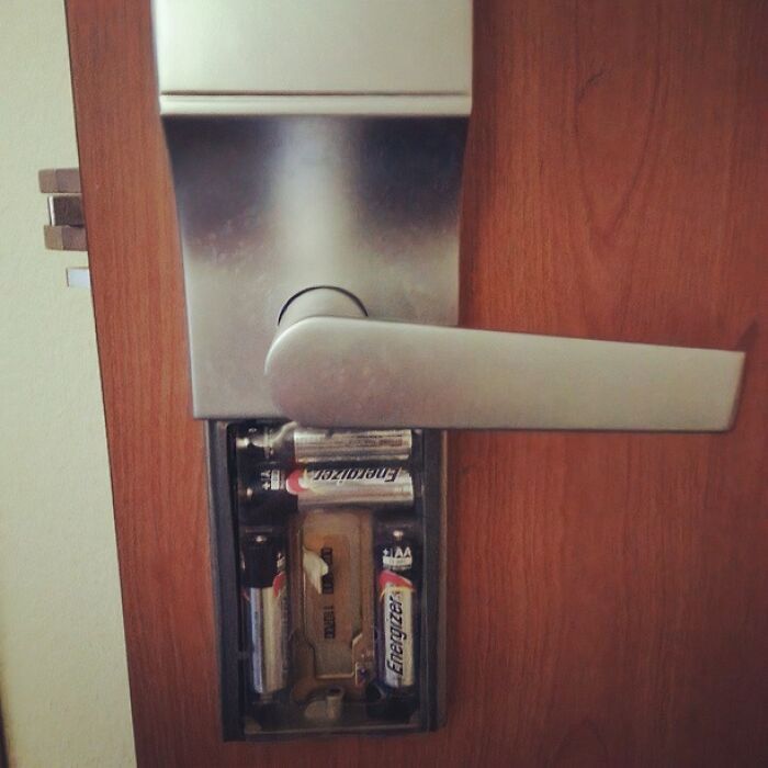 Hotel Door Key Reader Lost Its Front End and Batteries!