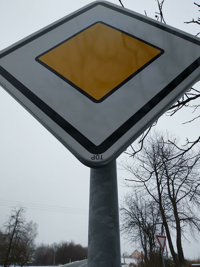 Found An Upside Down Sign – And Now I Can’t Ignore It