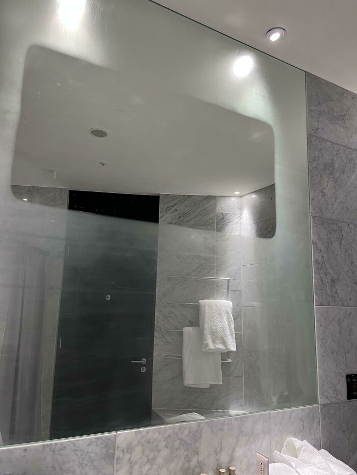 Hotel in Dublin Thinks Anti-Fog Mirrors Work Upside Down