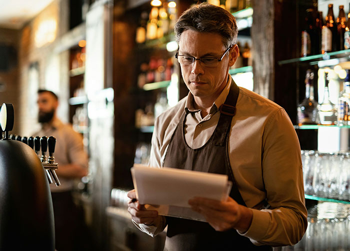 15 Wild Tipping Horror Stories That’ll Totally Make You Rethink That Gratuity